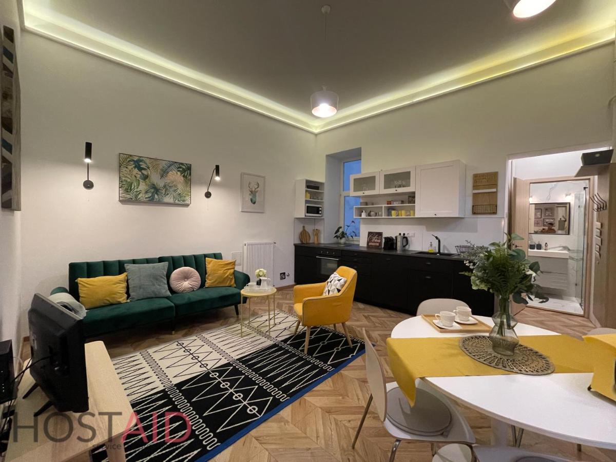 M10 Apartment - Hostaid Boedapest Buitenkant foto